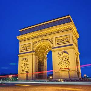 Montez dans le bus à toit ouvert à Paris, France – Découvrez monuments, attractions et lieux secrets avec un tour hop-on hop-off en 2025