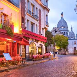 Explorează Paris în ritmul tău cu tururi cu autobuzul hop-on hop-off – Vederi panoramice, ghiduri audio și opriri nelimitate în 2026